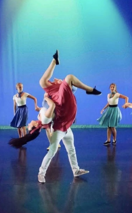 Oxbow Dance students performing a lifted jazz duet on stage